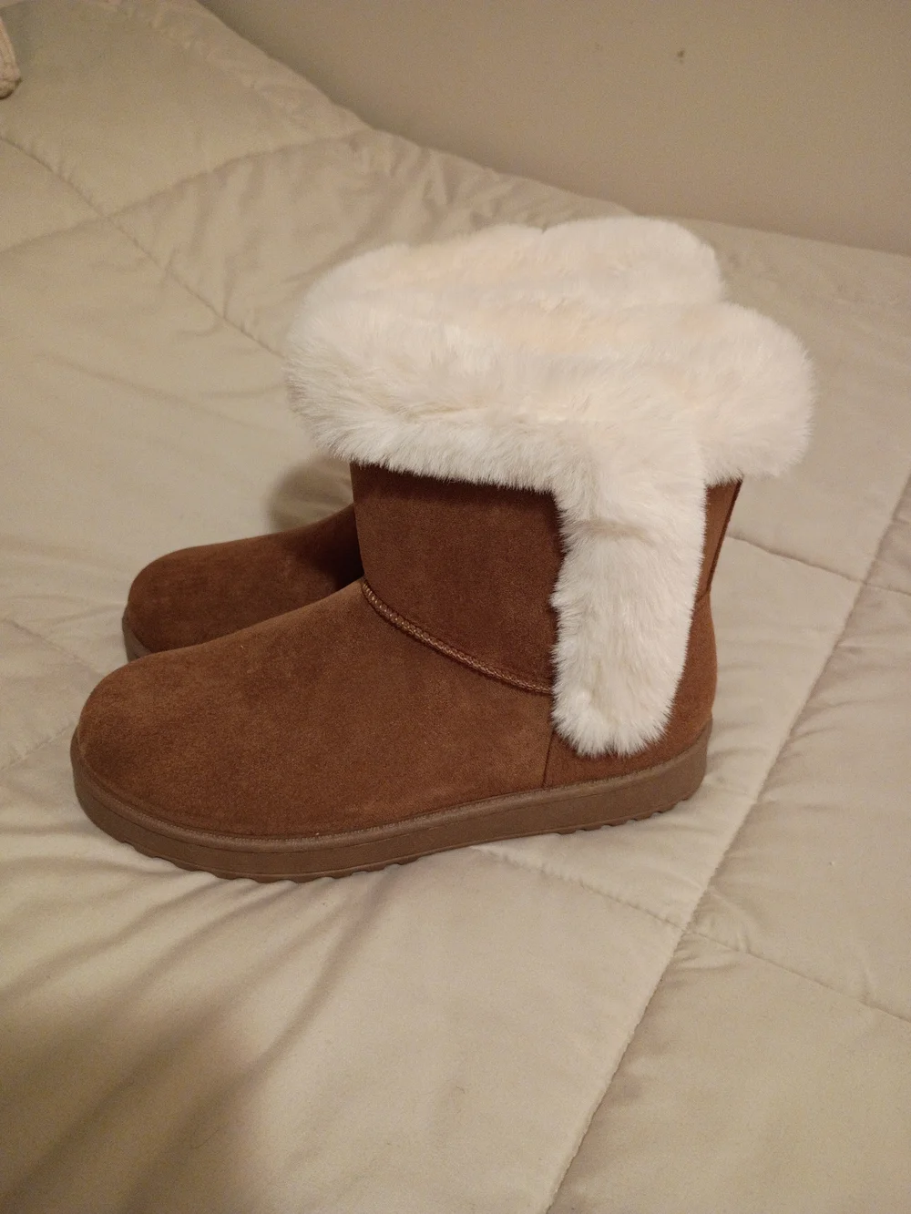 SO Paulina Faux Fur Cuff Boots Brown & White Like New